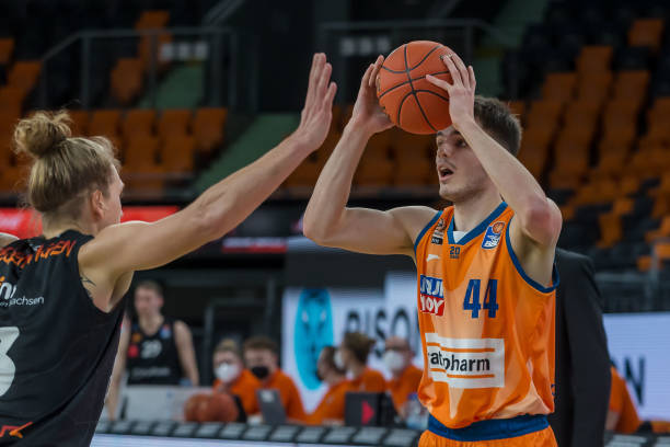 在英超激烈 在英超激烈